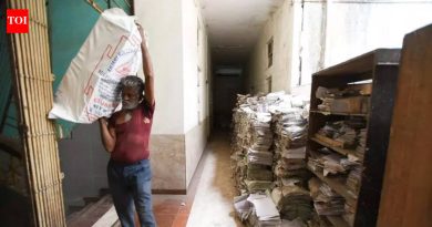 आधारमधील त्रुटींमुळे राज्यातील ऑनलाइन रजा आणि परवाना नोंदणीमध्ये व्यत्यय येतो