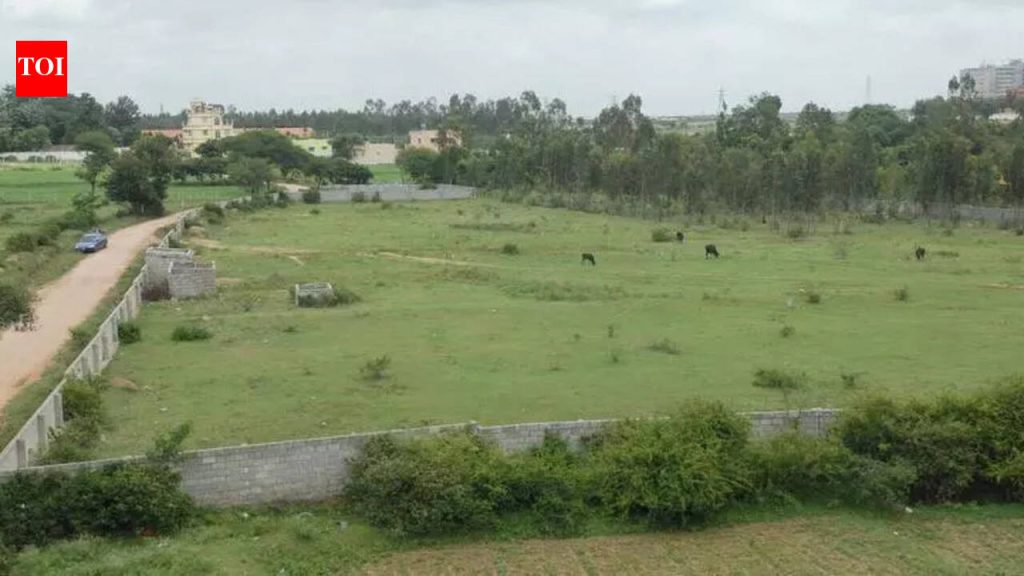 जमिनीच्या नोंदी बदलण्यासाठी एमएलआरसी तरतुदीचा गैरवापर केल्याप्रकरणी पुणे जिल्ह्यातील १५२ महसूल अधिकाऱ्यांवर राज्य समितीने आरोप केले आहेत.