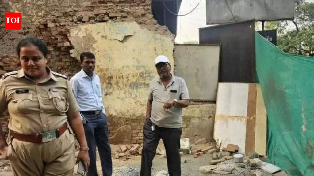 पुणे भूमिगत मेट्रोसाठी ड्रिलिंगसाठी कंत्राटदार, घरमालकावर गुन्हा दाखल