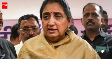 बारामती पोटनिवडणूक: सुनेत्रा पवार यांचा मार्ग मोकळा करण्यासाठी काँग्रेसची माघार, 30 अपक्ष उमेदवार अजूनही रिंगणात