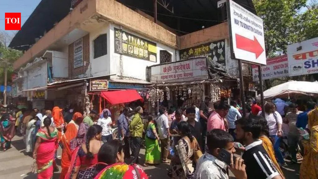 अलीकडच्या पोलिस कारवाईनंतर त्र्यंबकेश्वर मंदिराला भेट देणाऱ्या व्हीआयपी भाविकांची संख्या घटली आहे