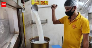 पश्चिम बंगालचे मतदान, लग्नाचा हंगाम यामुळे पुण्यातील रेस्टॉरंट्स, उद्योगांमध्ये कामगारांची गर्दी