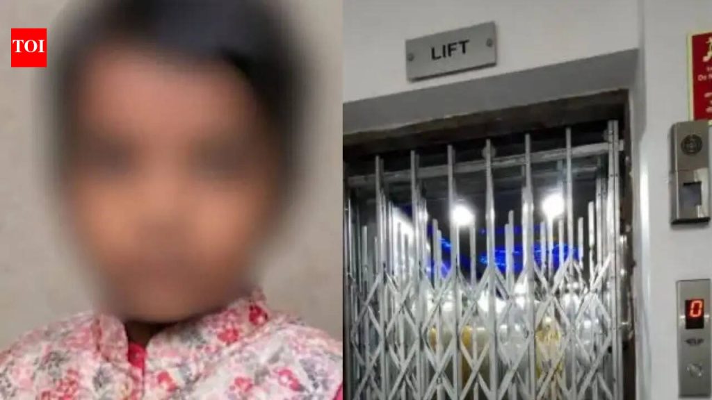 पुणे हौसिंग सोसायटीमध्ये लिफ्टच्या लोखंडी जाळी आणि दरवाजामध्ये अडकून ७ वर्षीय वृद्धाचा मृत्यू
