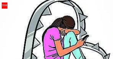 फार्मसीच्या विद्यार्थ्याला महिलेने हनी ट्रॅपमध्ये फसवले, सहाय्यकांनी केली मारहाण, 10 हजार रुपये लुटले